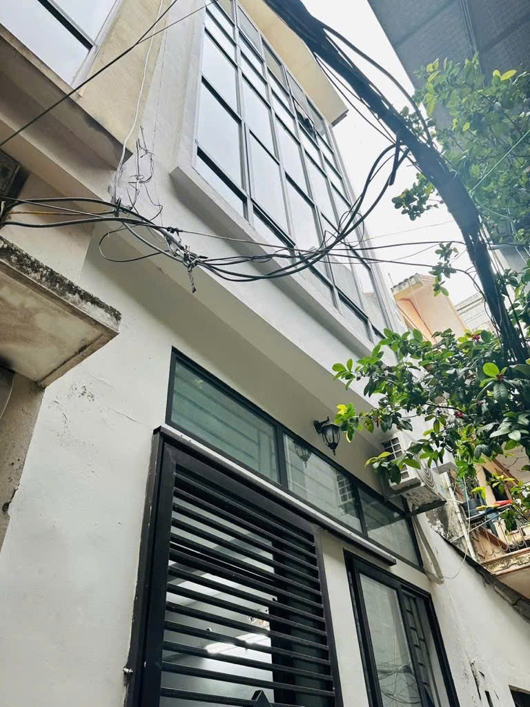   Chính chủ bán nhà riêng phố Giáp Bát, Mặt ngõ Thông. 45m × 6 Tầng. SĐCC Ô tô vào nhà Chỉ 12 tỷ 3